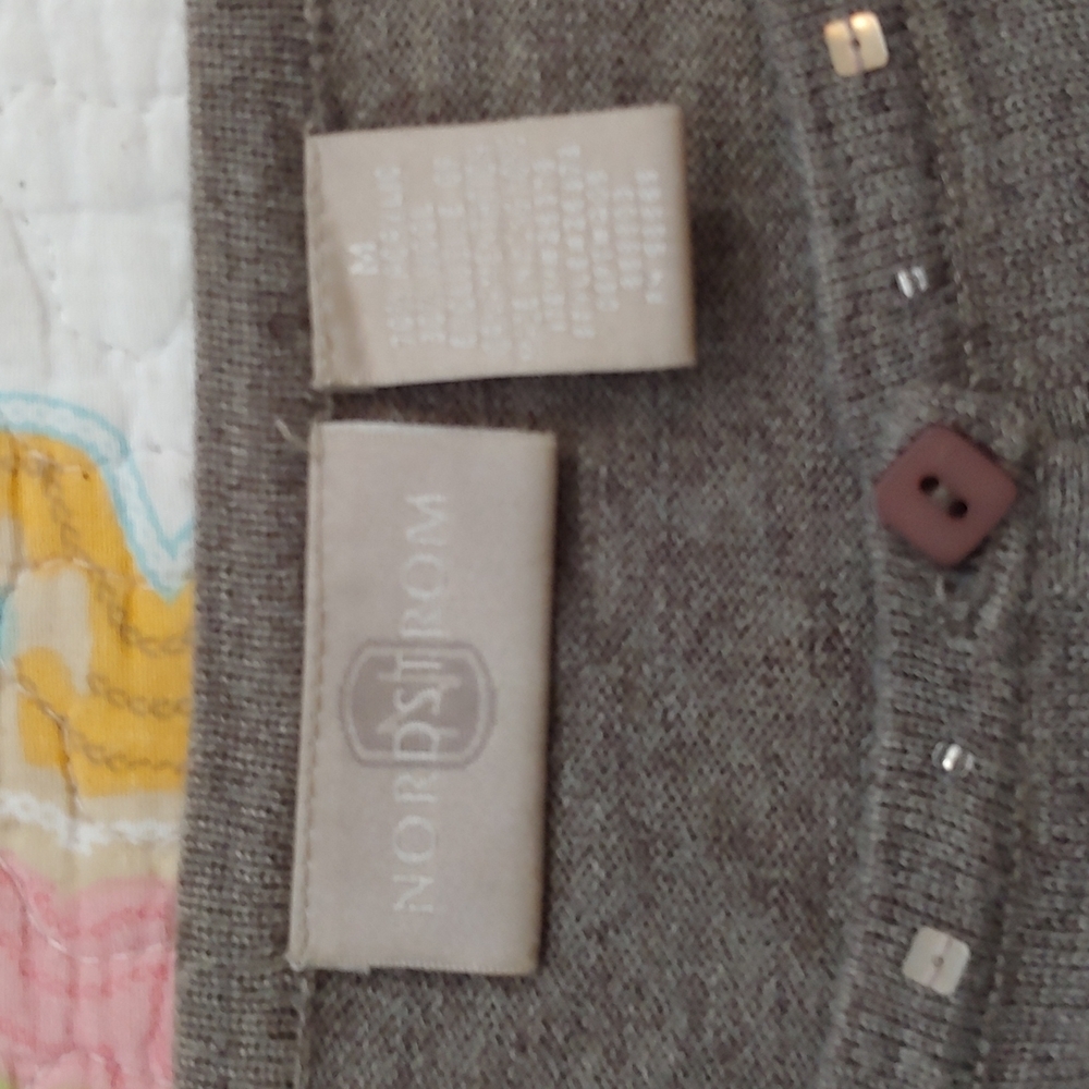Nordstrom Lightweight Cardigan style sweater Size Medium - Picture 8 of 8